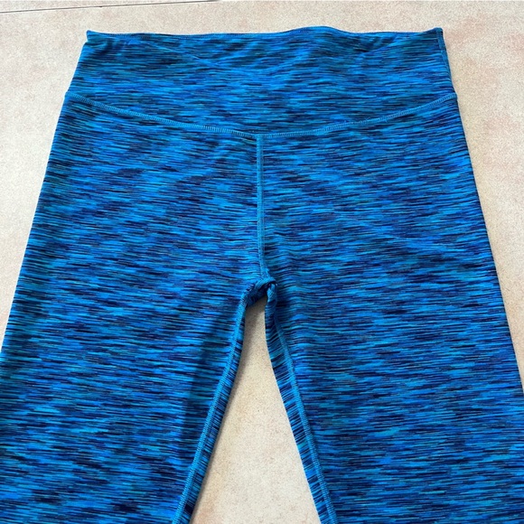 Fabletics Salar Blue Space Dye Mid Rise Crop Leggings - Picture 5 of 11